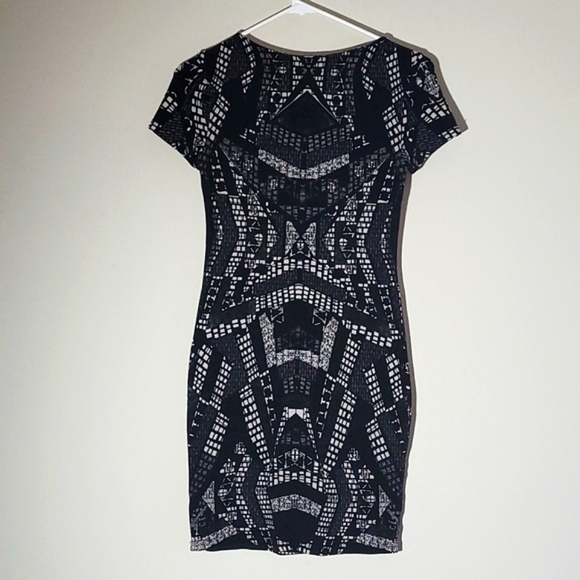 H&M Black & White Geo Print Mini Dress Size XSmall - Picture 2 of 8